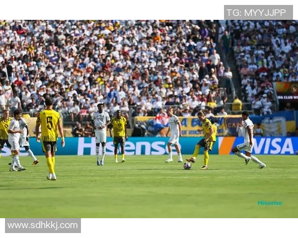 皇马友谊赛大胜多特蒙德四球狂潮引发全场欢呼