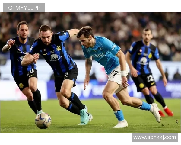 英超激战：那不勒斯与国米平局点球大战引发全场热烈反响