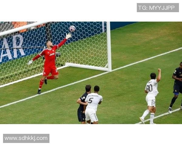 尤文图斯逆转皇马神扑成关键时刻赛后点评引发热议