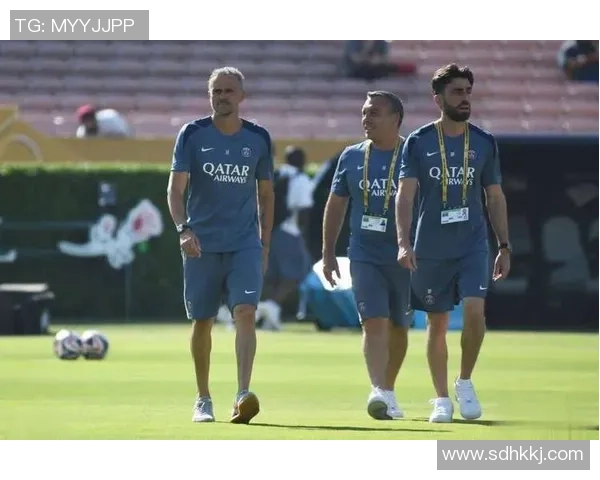 德甲赛场惊现冷门巴黎圣日耳曼与波尔图战平引发热议