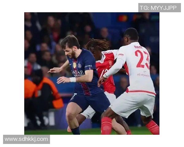 英超激战巴黎圣日耳曼与里昂战平点球大战点燃全场激情