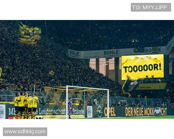 德甲精彩对决多特蒙德与尤文图斯战成平局引发全场热议 德甲精彩对决多特蒙德与尤文图斯战成平局引发全场热议