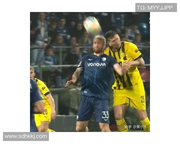 德甲激战曼联大胜多特蒙德补时进球引发争议判罚全场沸腾 德甲激战曼联大胜多特蒙德补时进球引发争议判罚全场沸腾