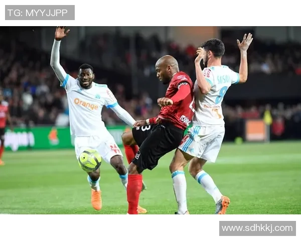 意甲赛场波尔图小胜里昂引发热议全场瞬间回顾与焦点分析