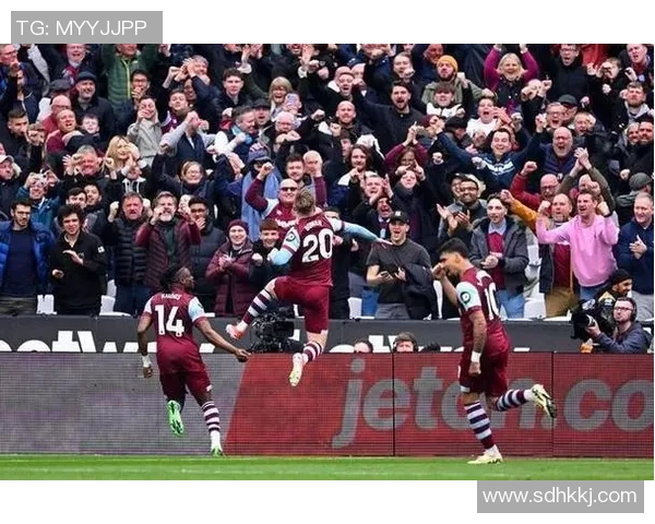 英超精彩对决利物浦大胜那不勒斯全场沸腾瞬间回顾 英超精彩对决利物浦大胜那不勒斯全场沸腾瞬间回顾