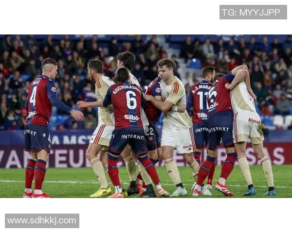 那不勒斯狂胜皇马6-2国王杯赛场引发热烈反响与数据解析 那不勒斯狂胜皇马6-2国王杯赛场引发热烈反响与数据解析